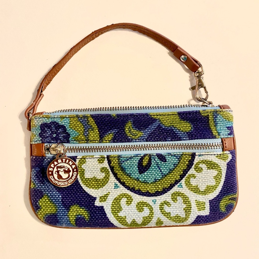 Spartina 449 Daufuskie Island wristlet in blue and green floral.